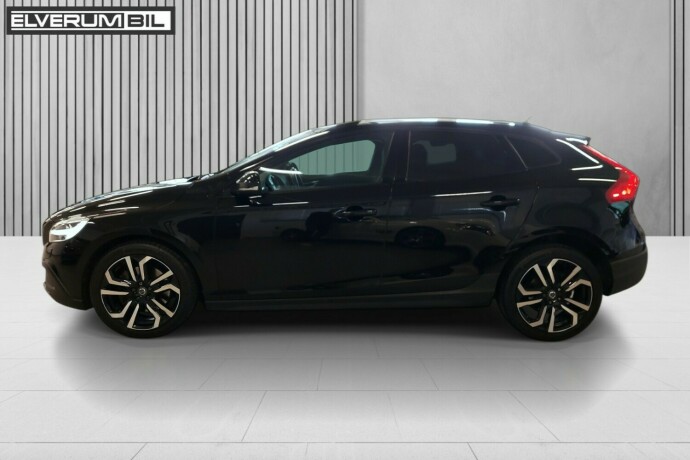 volvo-v40-cross-country-diesel-2017-big-11