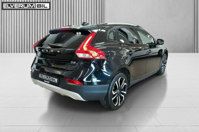 volvo-v40-cross-country-diesel-2017-big-6