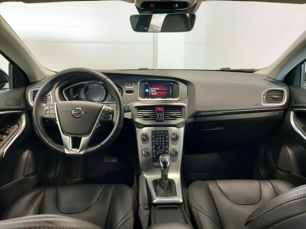 volvo-v40-cross-country-diesel-2017-big-24