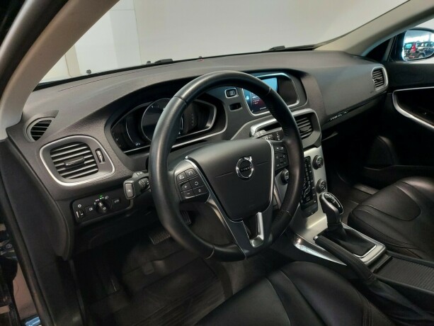 volvo-v40-cross-country-diesel-2017-big-16