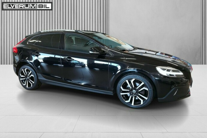volvo-v40-cross-country-diesel-2017-big-2