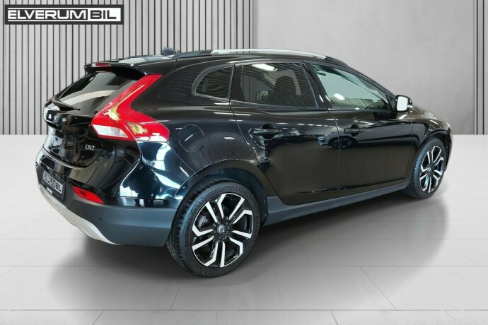 volvo-v40-cross-country-diesel-2017-big-5