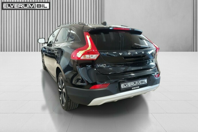 volvo-v40-cross-country-diesel-2017-big-8
