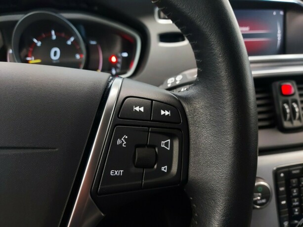 volvo-v40-cross-country-diesel-2017-big-28