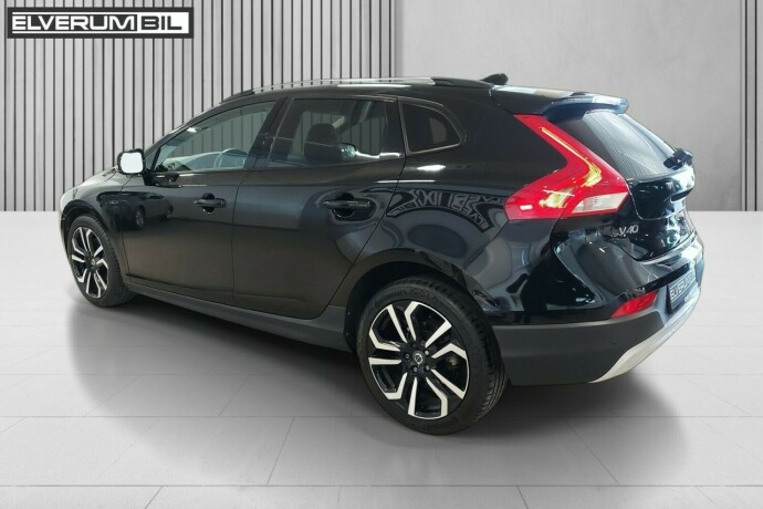 volvo-v40-cross-country-diesel-2017-big-10