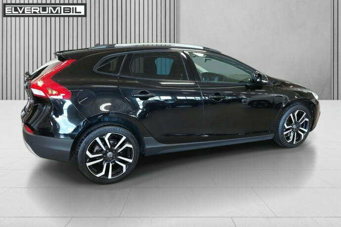 volvo-v40-cross-country-diesel-2017-big-4