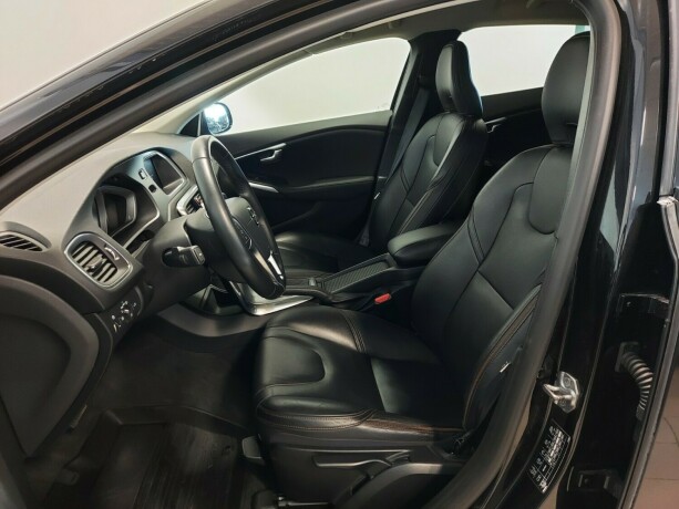 volvo-v40-cross-country-diesel-2017-big-17