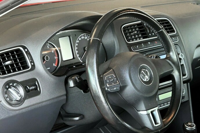 volkswagen-polo-cross-bensin-2011-big-9