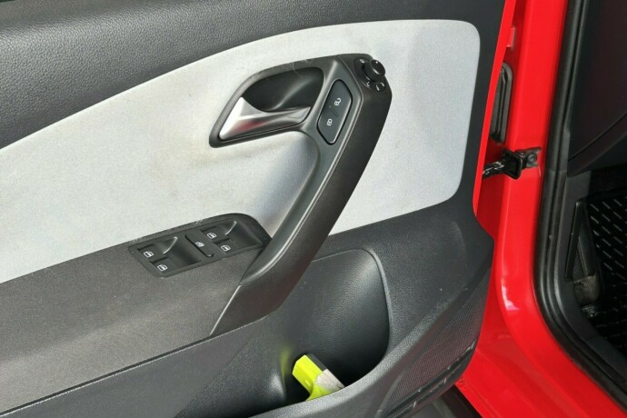 volkswagen-polo-cross-bensin-2011-big-12