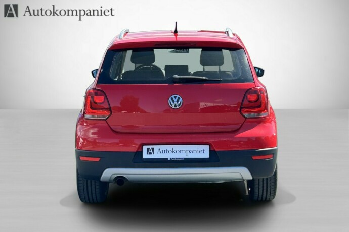 volkswagen-polo-cross-bensin-2011-big-6