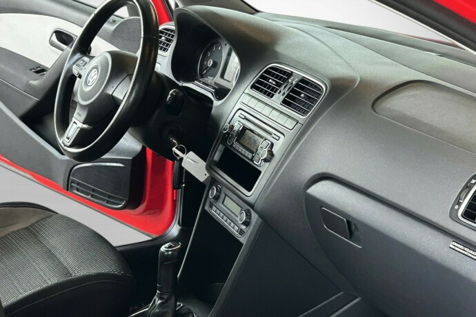 volkswagen-polo-cross-bensin-2011-big-10