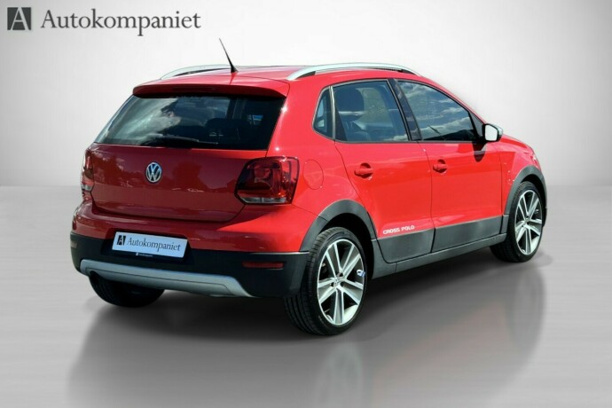volkswagen-polo-cross-bensin-2011-big-1