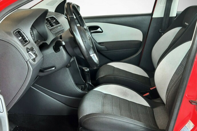 volkswagen-polo-cross-bensin-2011-big-8