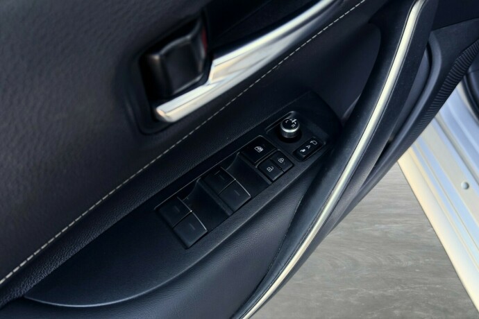 toyota-corolla-elektrisitetbensin-2019-big-14