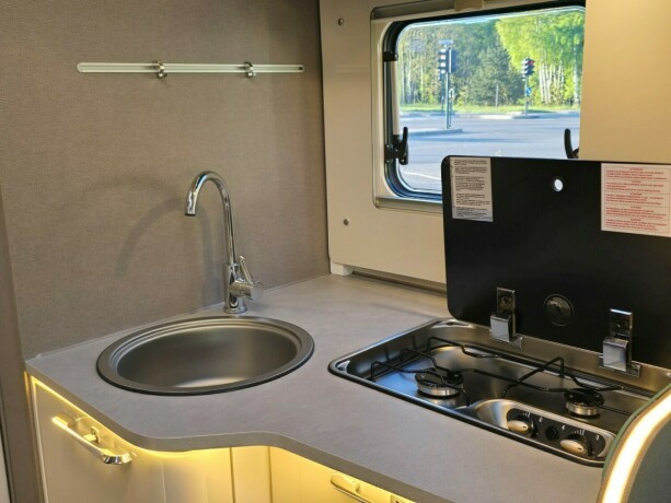 etrusco-t7400-qbc-queensbed-ikke-senkeseng-face2face-dusj-og-toalett-p229-hver-side-stor-garasje-truma6e-diesel-2024-big-28