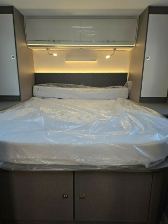 etrusco-t7400-qbc-queensbed-ikke-senkeseng-face2face-dusj-og-toalett-p229-hver-side-stor-garasje-truma6e-diesel-2024-big-37