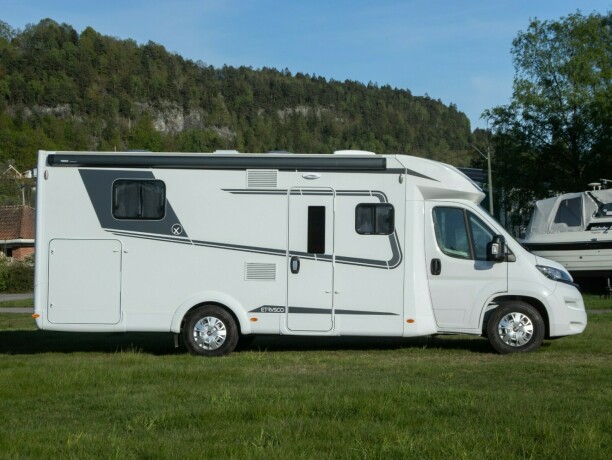 etrusco-t7400-qbc-queensbed-ikke-senkeseng-face2face-dusj-og-toalett-p229-hver-side-stor-garasje-truma6e-diesel-2024-big-8