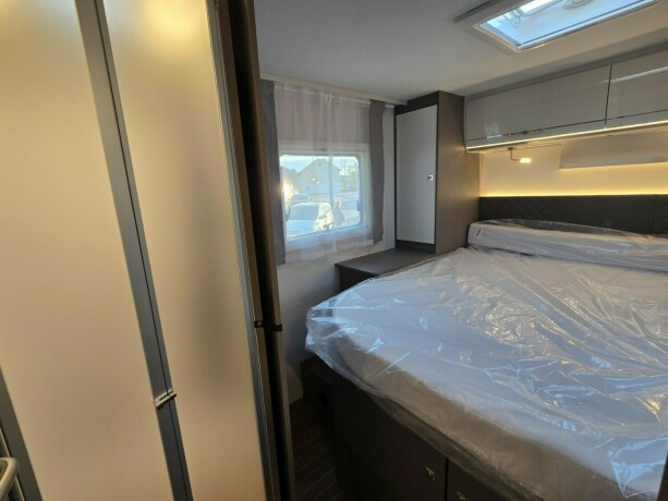 etrusco-t7400-qbc-queensbed-ikke-senkeseng-face2face-dusj-og-toalett-p229-hver-side-stor-garasje-truma6e-diesel-2024-big-38
