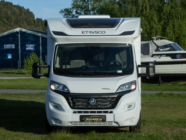 etrusco-t7400-qbc-queensbed-ikke-senkeseng-face2face-dusj-og-toalett-p229-hver-side-stor-garasje-truma6e-diesel-2024-big-5