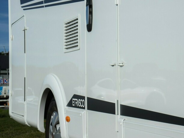 etrusco-t7400-qbc-queensbed-ikke-senkeseng-face2face-dusj-og-toalett-p229-hver-side-stor-garasje-truma6e-diesel-2024-big-7