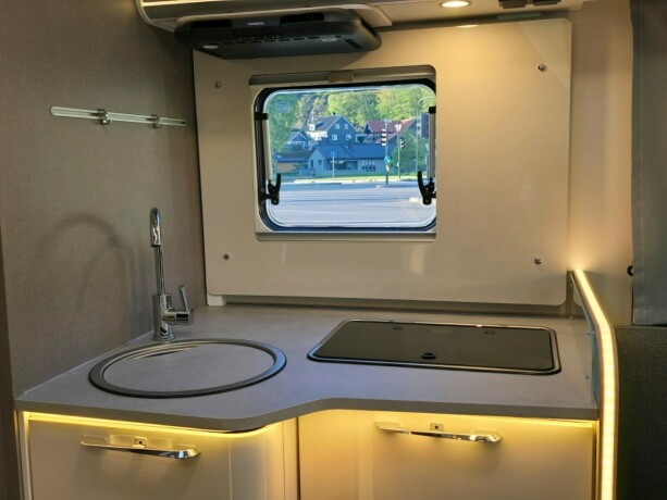 etrusco-t7400-qbc-queensbed-ikke-senkeseng-face2face-dusj-og-toalett-p229-hver-side-stor-garasje-truma6e-diesel-2024-big-15