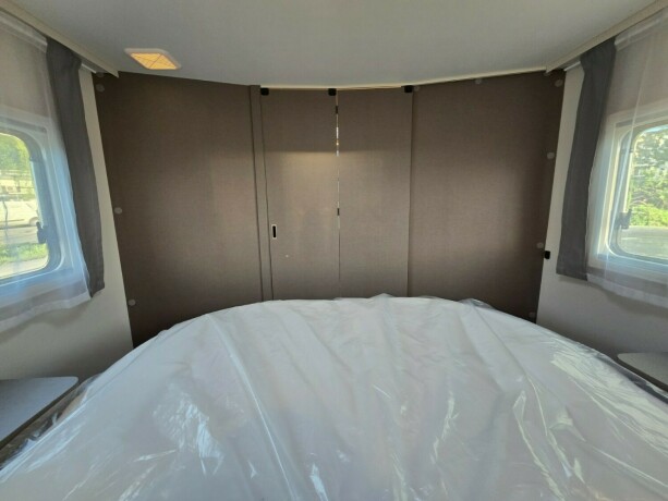 etrusco-t7400-qbc-queensbed-ikke-senkeseng-face2face-dusj-og-toalett-p229-hver-side-stor-garasje-truma6e-diesel-2024-big-41