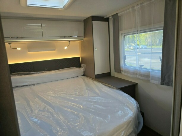 etrusco-t7400-qbc-queensbed-ikke-senkeseng-face2face-dusj-og-toalett-p229-hver-side-stor-garasje-truma6e-diesel-2024-big-39