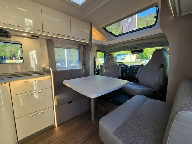 etrusco-t7400-qbc-queensbed-ikke-senkeseng-face2face-dusj-og-toalett-p229-hver-side-stor-garasje-truma6e-diesel-2024-big-16