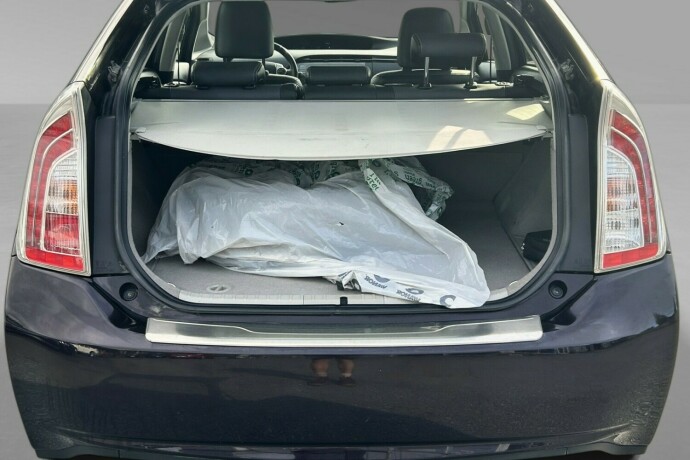 toyota-prius-bensin-2012-big-16