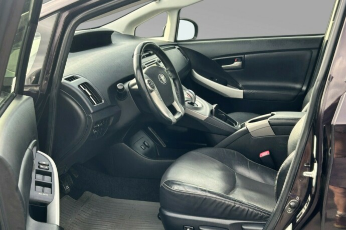 toyota-prius-bensin-2012-big-9