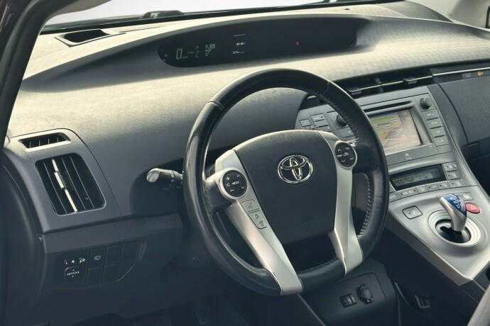 toyota-prius-bensin-2012-big-8