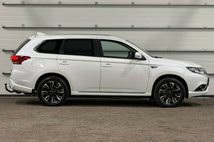 mitsubishi-outlander-elektrisitetbensin-2018-big-1