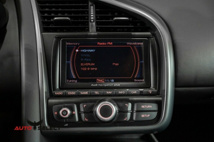 audi-r8-bensin-2007-big-44