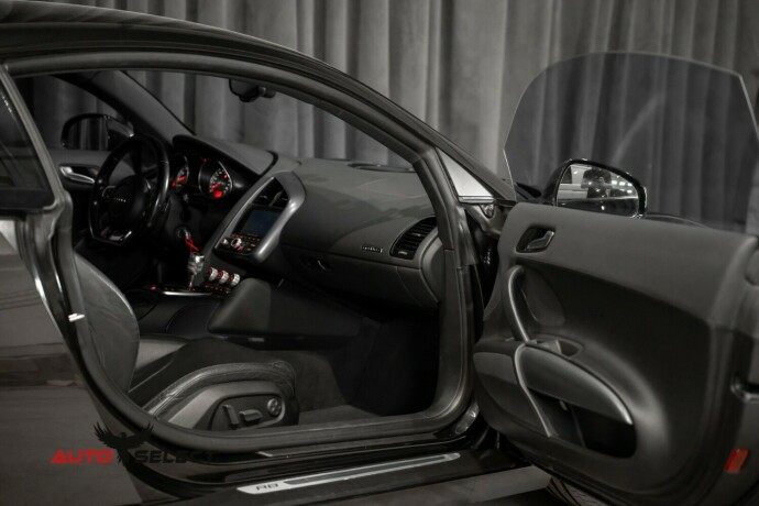 audi-r8-bensin-2007-big-16