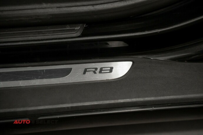 audi-r8-bensin-2007-big-24