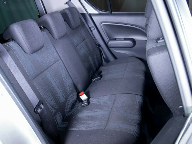 opel-agila-bensin-2013-big-43