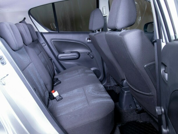 opel-agila-bensin-2013-big-44
