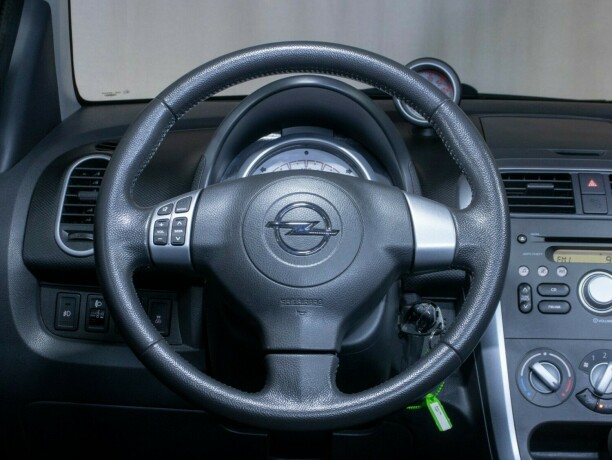 opel-agila-bensin-2013-big-28