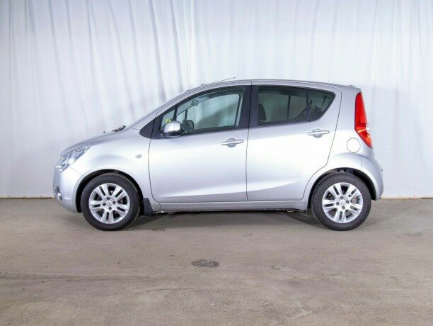 opel-agila-bensin-2013-big-4