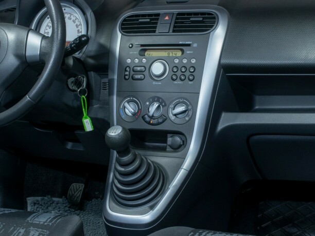 opel-agila-bensin-2013-big-15