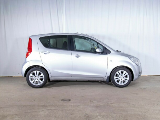 opel-agila-bensin-2013-big-5