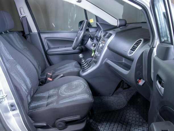opel-agila-bensin-2013-big-41