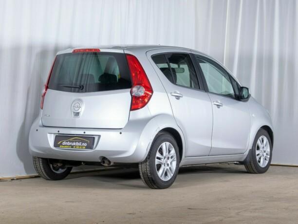 opel-agila-bensin-2013-big-6