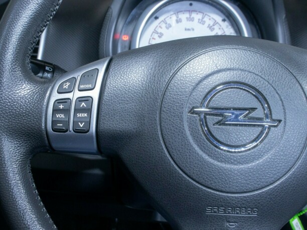 opel-agila-bensin-2013-big-24