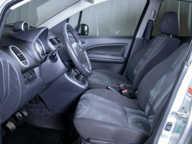 opel-agila-bensin-2013-big-36