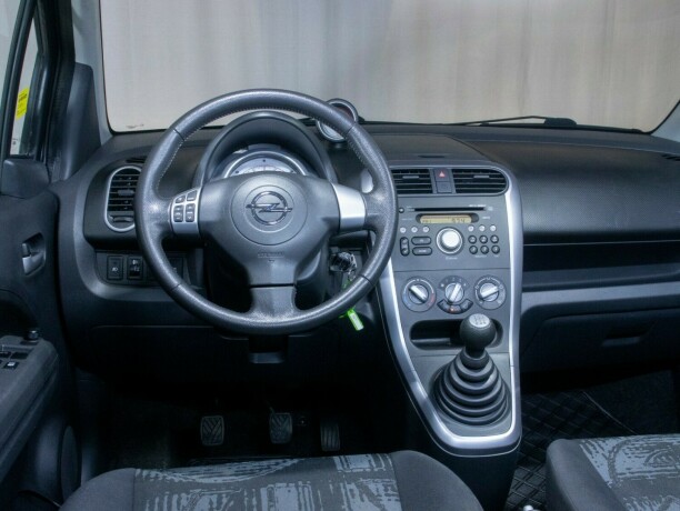 opel-agila-bensin-2013-big-33