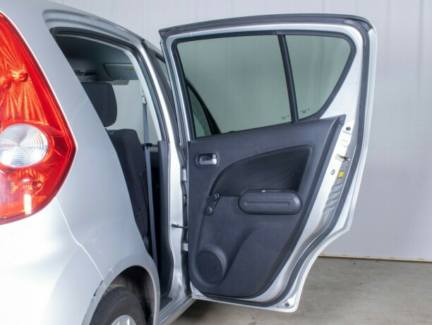 opel-agila-bensin-2013-big-13