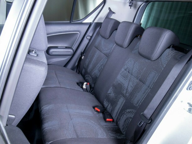opel-agila-bensin-2013-big-38