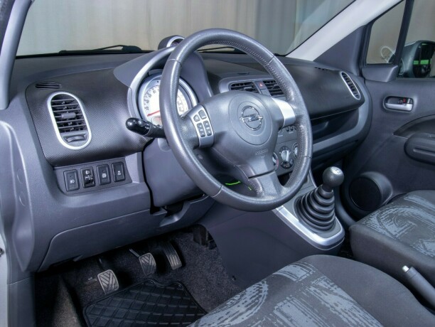 opel-agila-bensin-2013-big-35