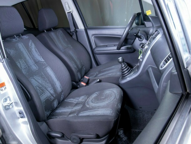 opel-agila-bensin-2013-big-42
